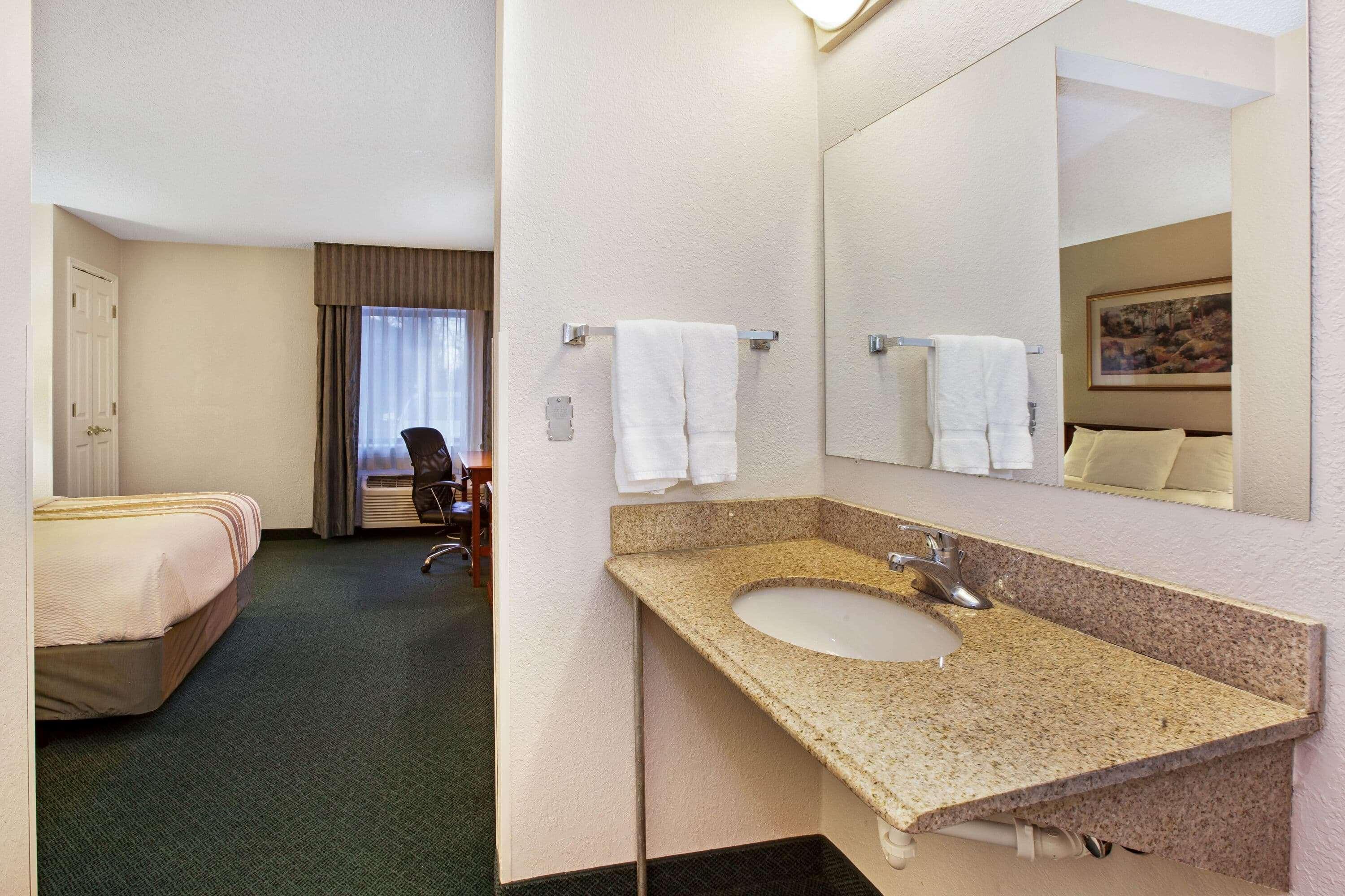 La Quinta Inn By Wyndham Detroit Canton Exterior foto